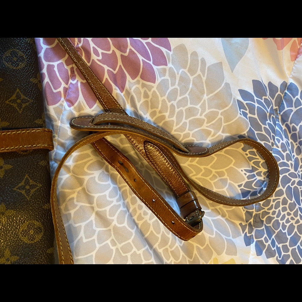 Louis Vuitton Brown Monogram Canvas Crossbody Messenger Bag - Picture 13 of 15